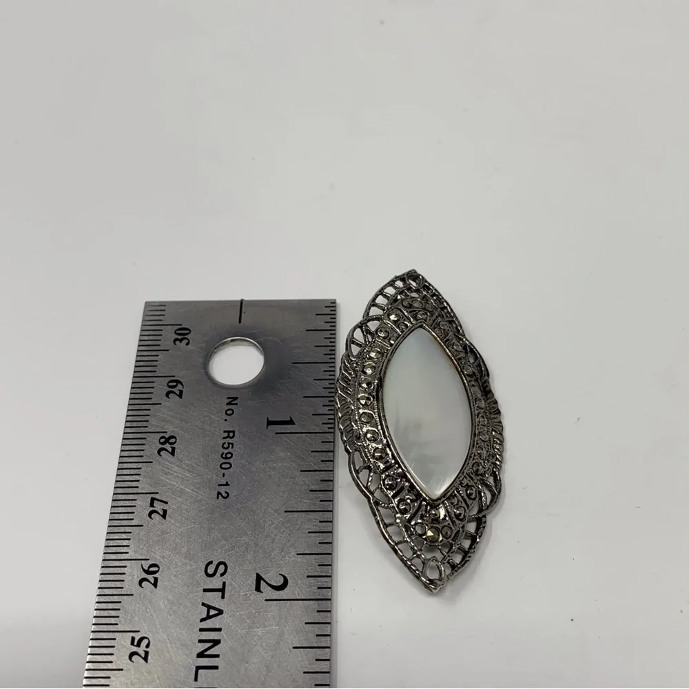 N/A small silver